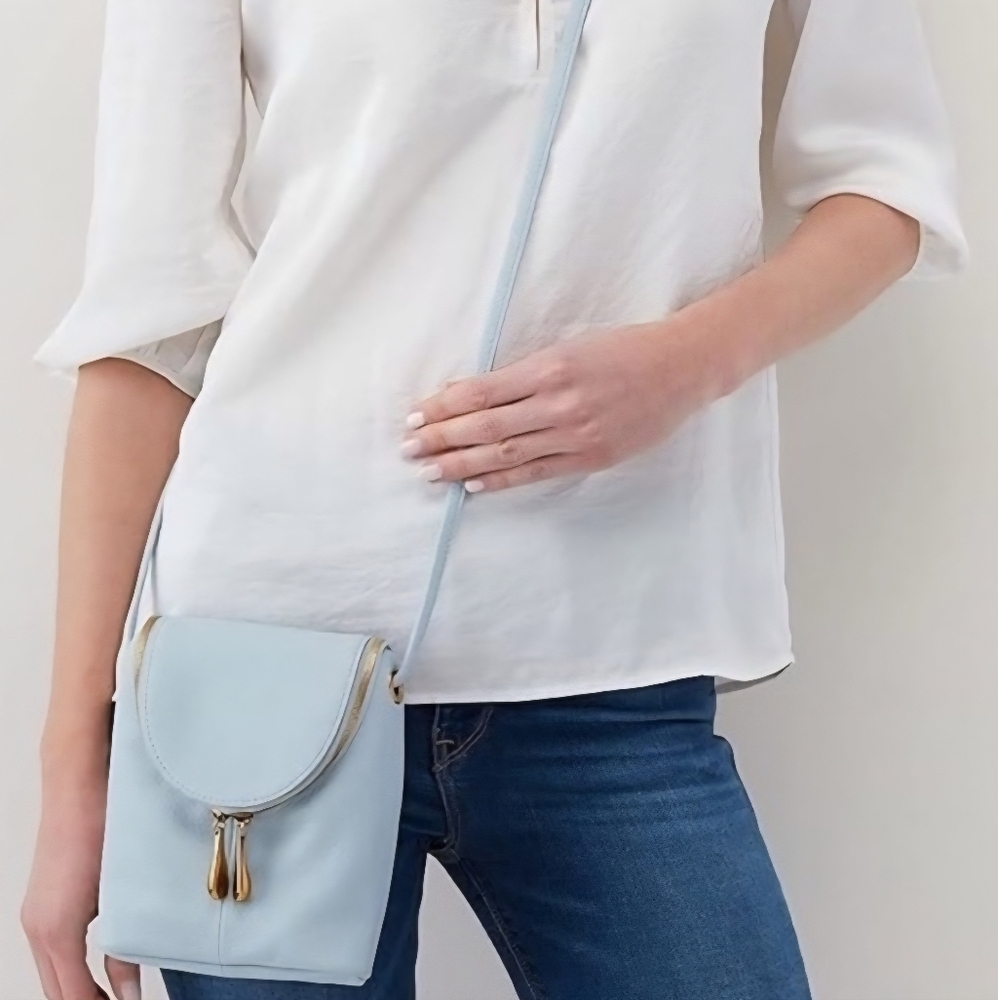 EUC‎ HOBO Fern Crossbody Bag Light Blue Pebble Leather **EUC**